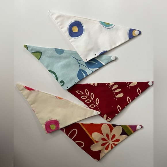 Colorful Pom-Pom Dog Triangular Bandana’s. Lined; Velcro Closures. Set of 5 - Picture 2 of 3